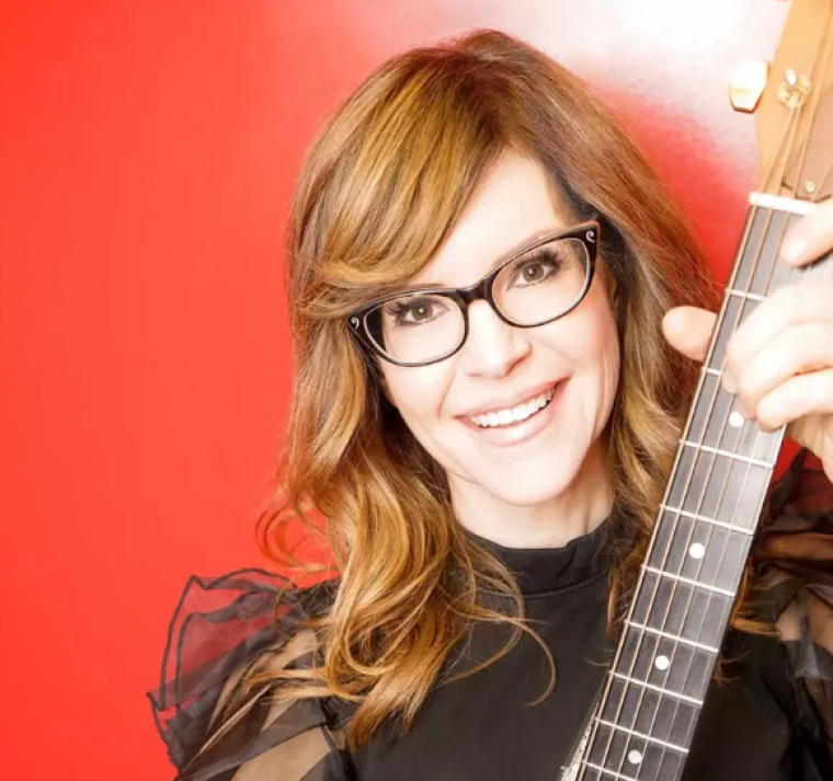 Lisa Loeb cumple 57 años: cómo "Stay" la convirtió en un ícono de los 90 