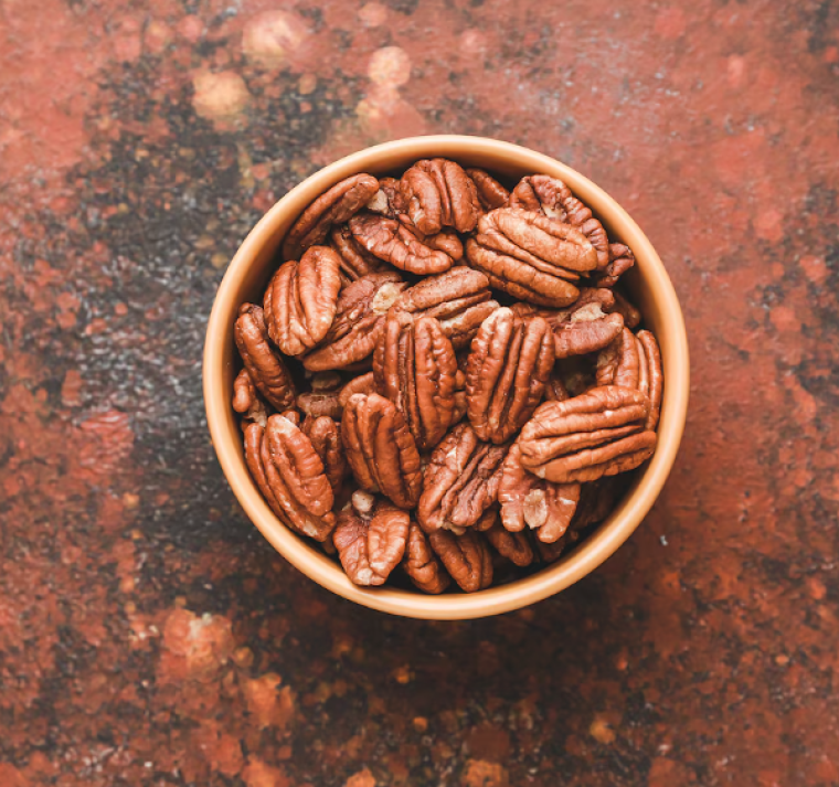 Sumar nueces pecanas en la merienda mejora los niveles de colesterol 