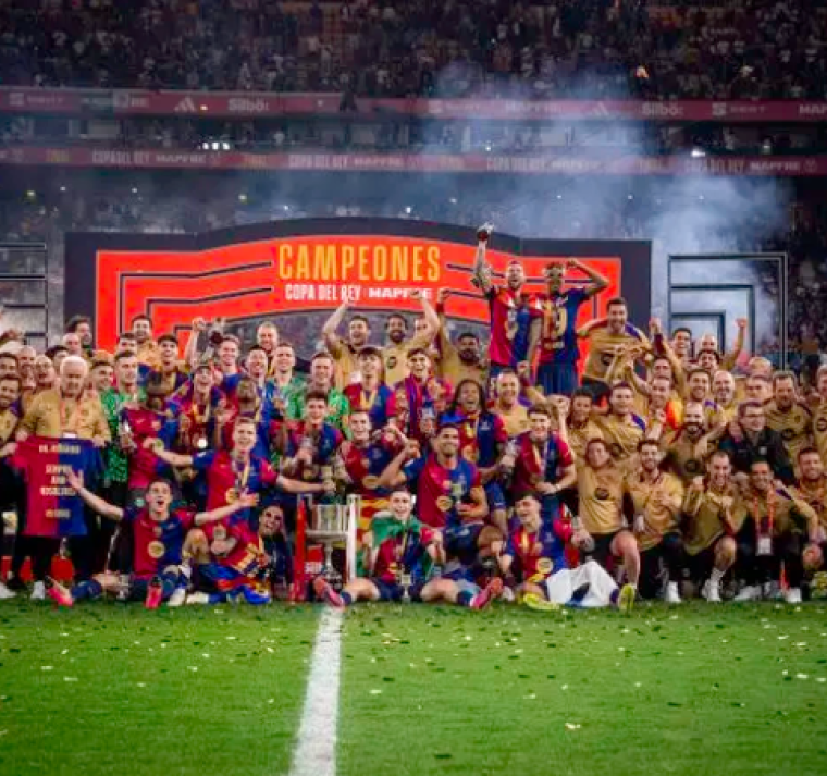 El Barcelona levanta la Copa del Rey tras un triunfo agónico 