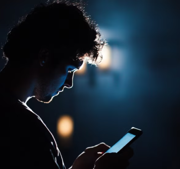 Decir solo “ok” en WhatsApp podría hacerte cómplice de maltrato 