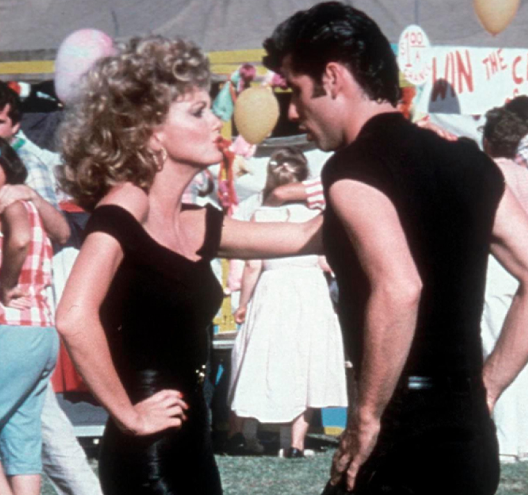 Grease celebra 47 años de su icónico número 1, 'You're the One That I Want 