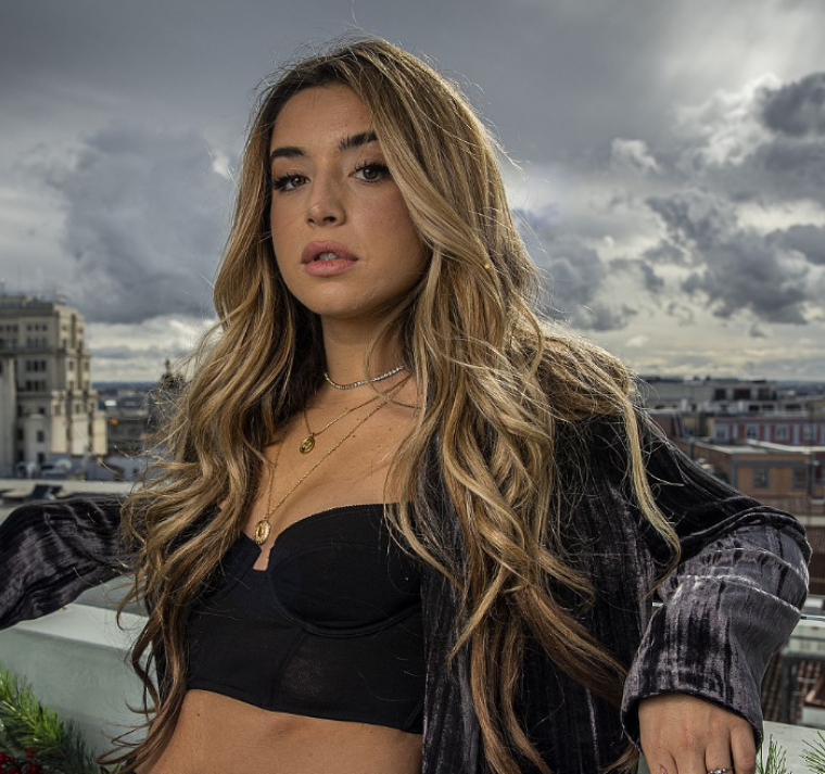 "MOJA1TA": el regalo inesperado de Lola Índigo antes de subir a los escenarios 