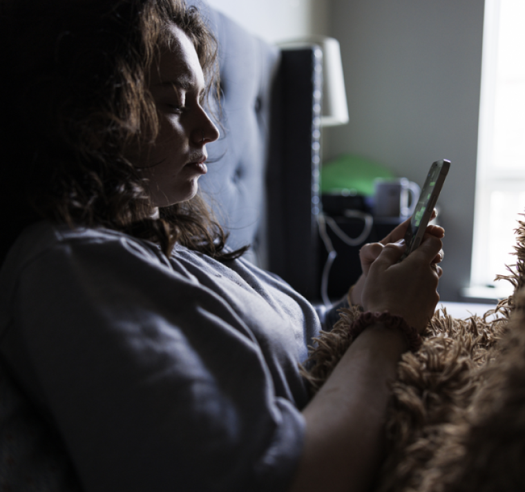 Cómo desintoxicarte del celular y vencer la adicción al ‘doomscrolling’ 