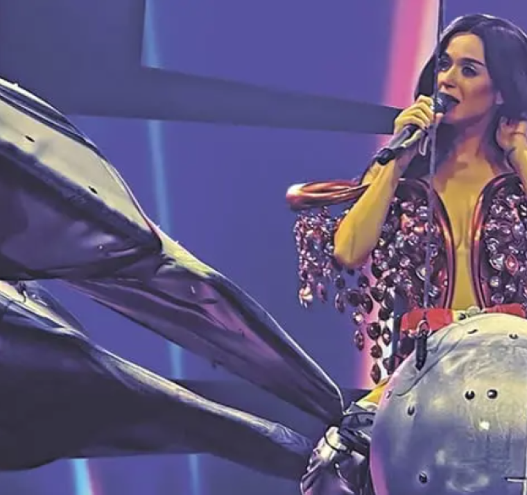 Un paso en falso casi termina en tragedia para Katy Perry durante su concierto 