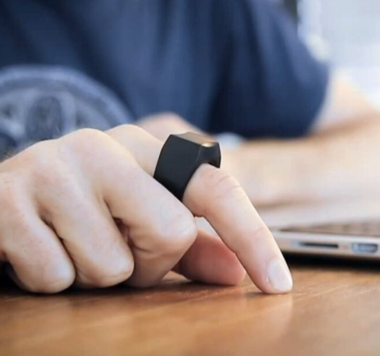 Un anillo inteligente reemplaza al mouse y revoluciona la forma de usar la computadora 
