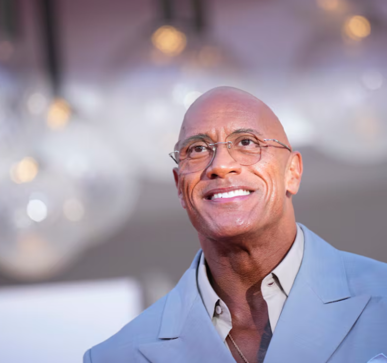 Dwayne Johnson rompe en llanto tras recibir una ovación de 15 minutos en Venecia 