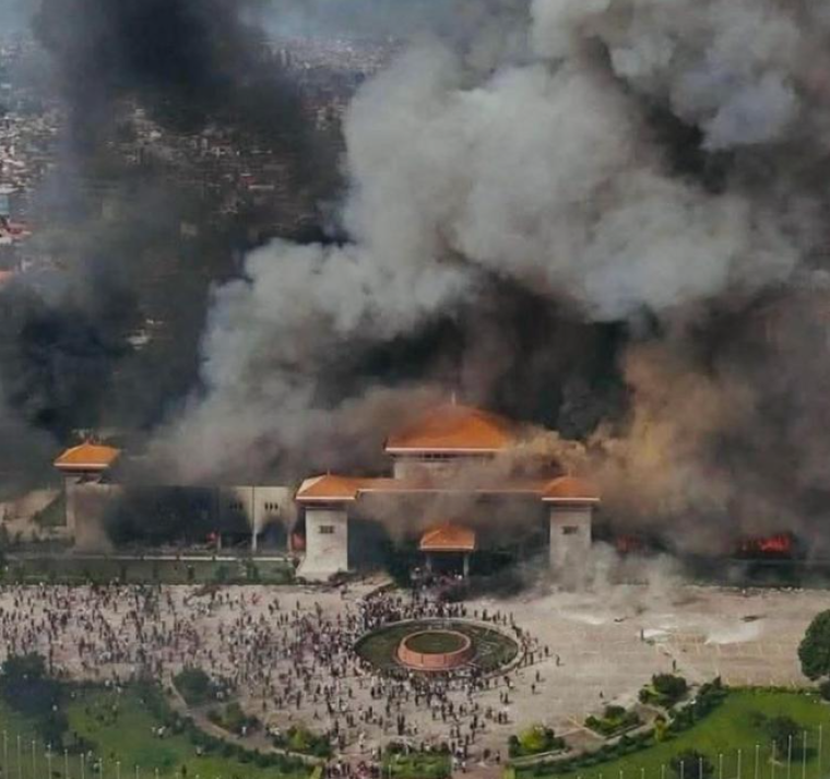 Asesinan a la esposa de un ex primer ministro de Nepal en incendio de su vivienda 