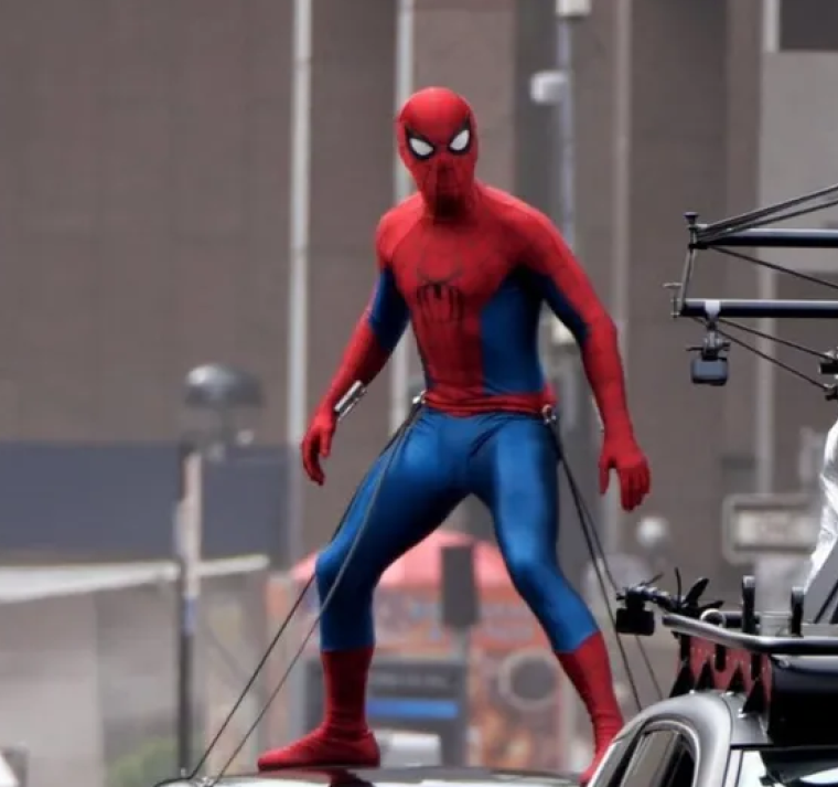 Tom Holland se accidenta en pleno rodaje de Spider-Man