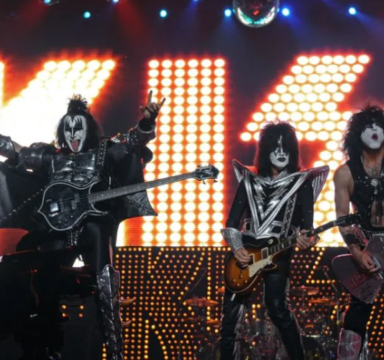 KISS vuelve a brillar en vivo tras la despedida de Ace Frehley 