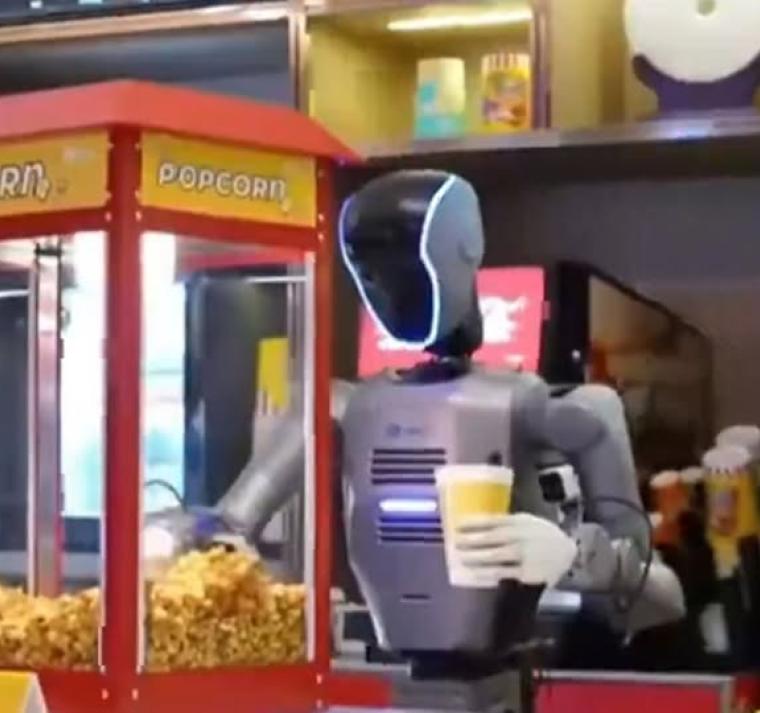 El humanoide que ya trabaja en un cine y procesa mil pedidos en 14 horas 