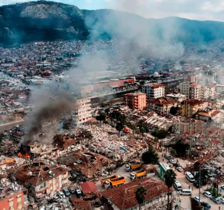 Fuerte temblor de magnitud 7.4 sacude el oeste de Colombia 