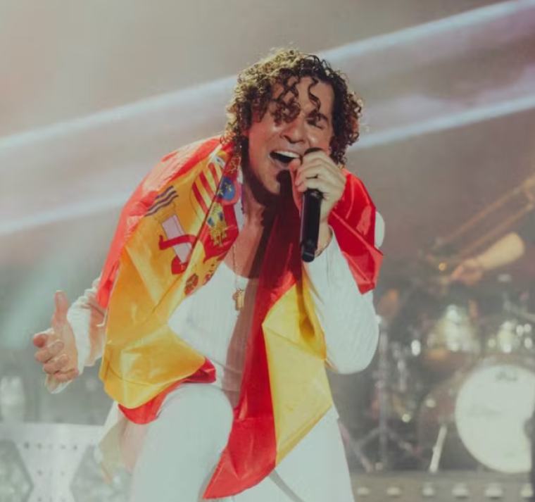 David Bisbal emociona con una nueva versión de «Amigos del mundo» 