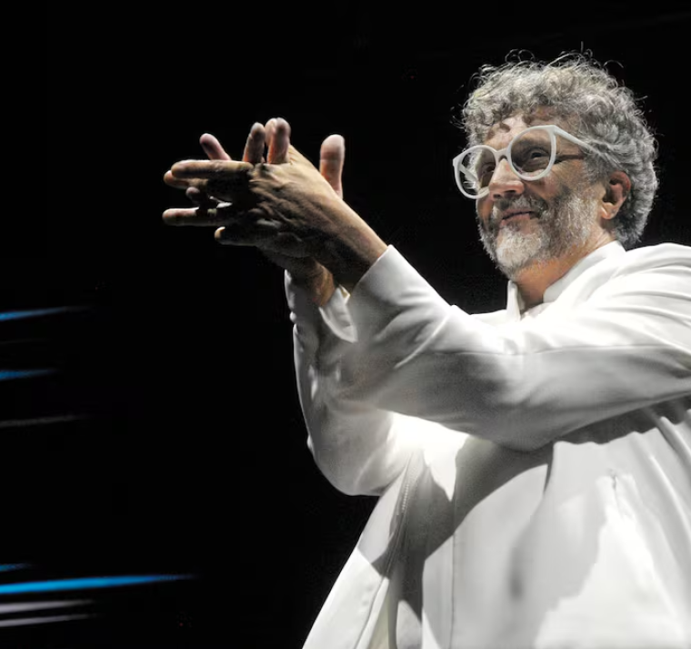 Fito Páez muestra su lado más íntimo en El mundo cabe en una canción.