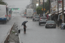 Milton se convierte en huracán y amenaza Florida mientras EEUU se recupera de Helene