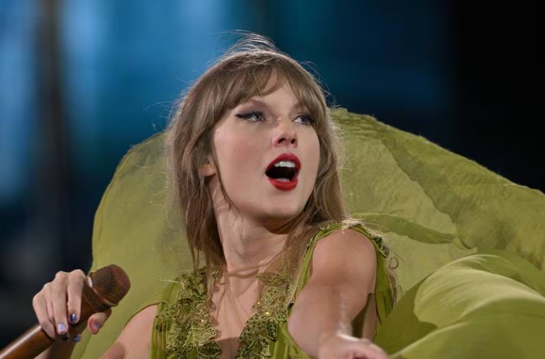 Taylor Swift bate un récord por partida triple y lo celebra presentando un nuevo set de canciones