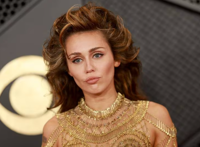 Miley Cyrus desvela la portada final de ‘Doctor (work it out) feat. Pharrell’ y su peinado seguro que te suena