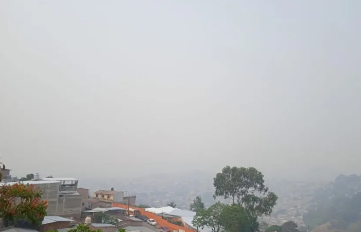 Densa capa de humo se mantiene en la capital y resto del país